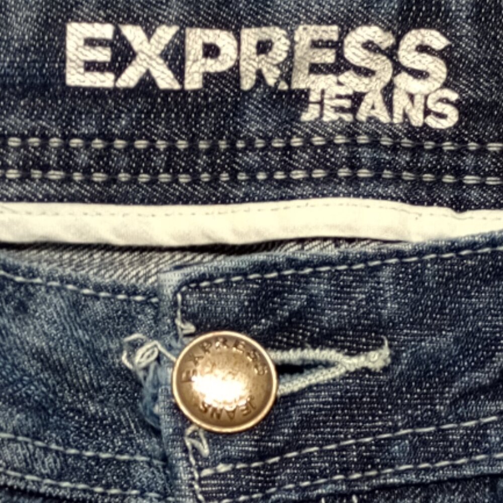 Women’s EXPRESS Slightly Distressed 100% Cotton Denim Shorts – Size 10 - Picture 2 of 5